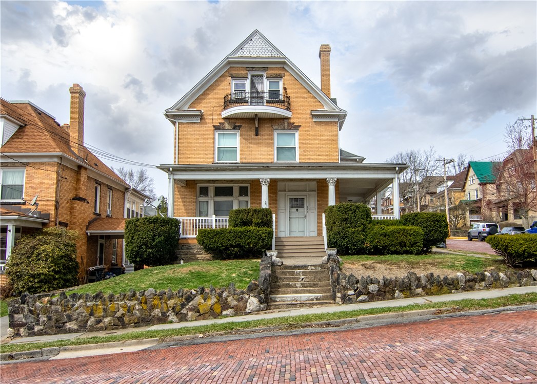 544 E Pearl St