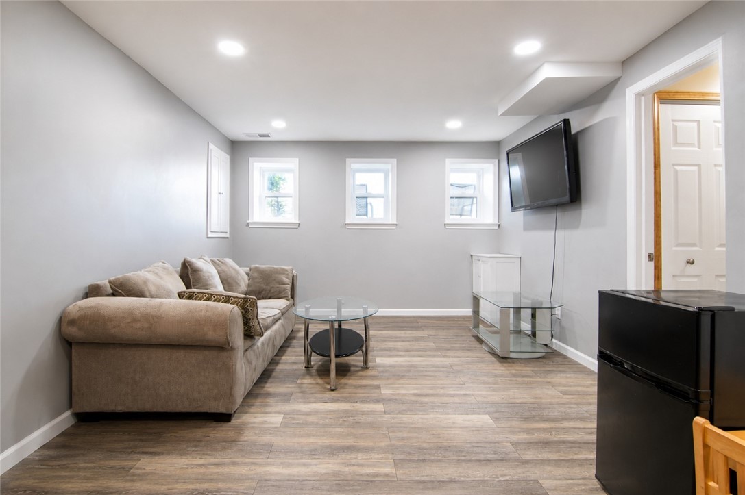 123 Rembrandt Dr