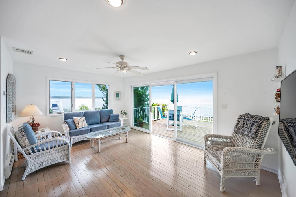 15 Bayside Avenue