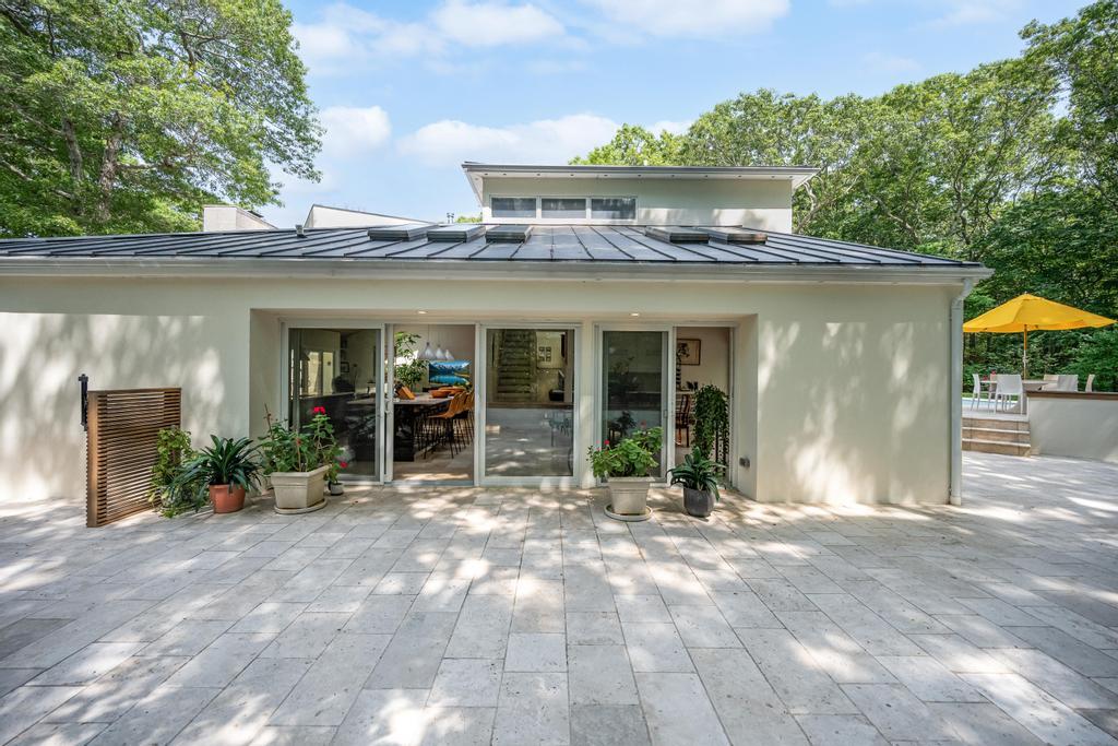 2222 Noyack Road