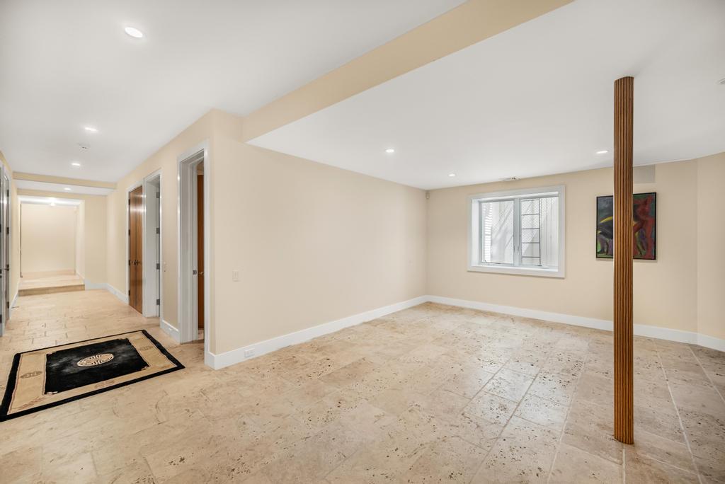 2222 Noyack Road