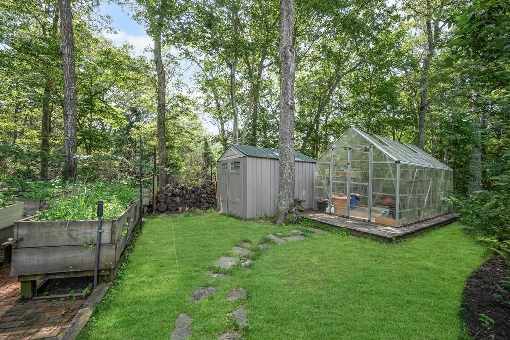 2222 Noyack Road