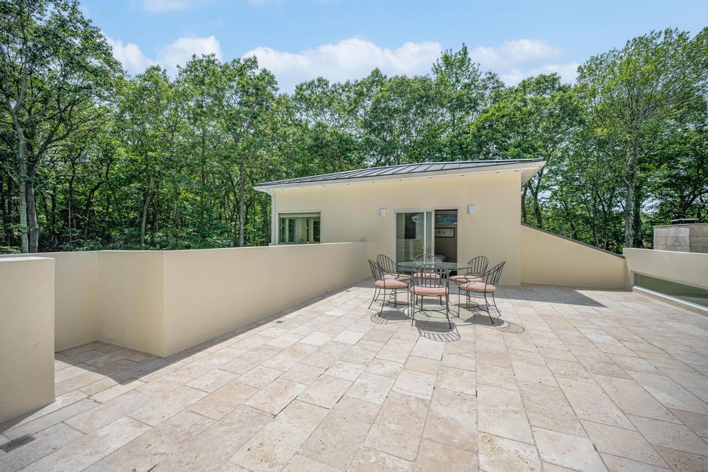 2222 Noyack Road