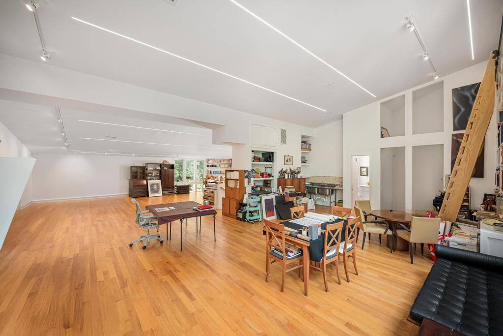 2222 Noyack Road