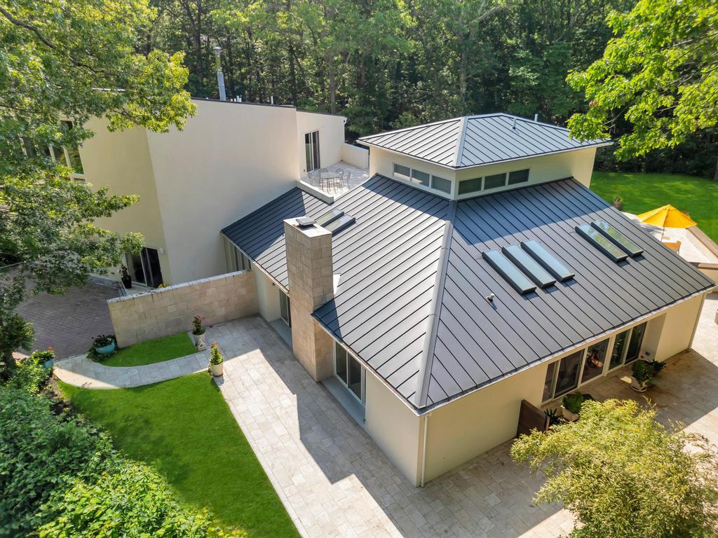 2222 Noyack Road