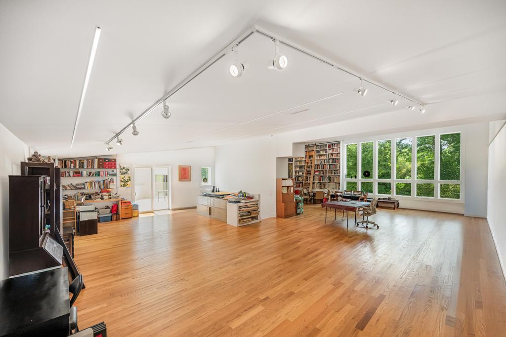 2222 Noyack Road