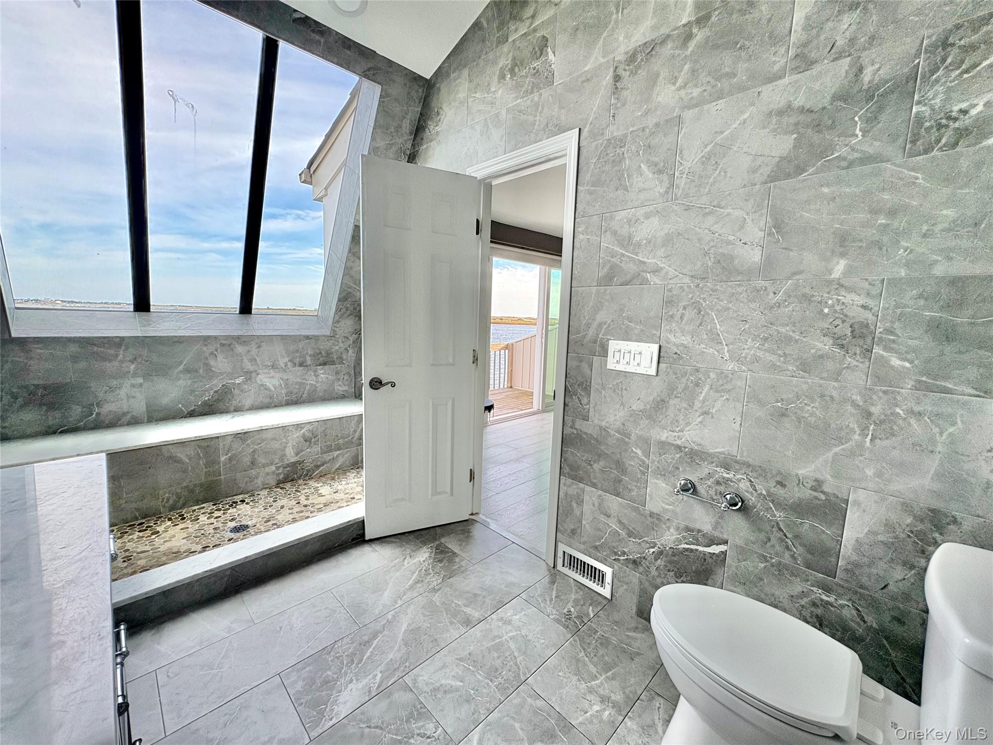 7 Waters Edge Unit: 7