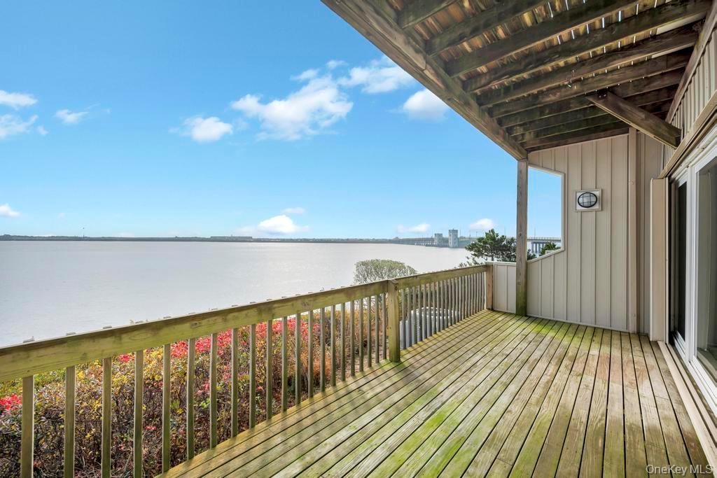 7 Waters Edge Unit: 7