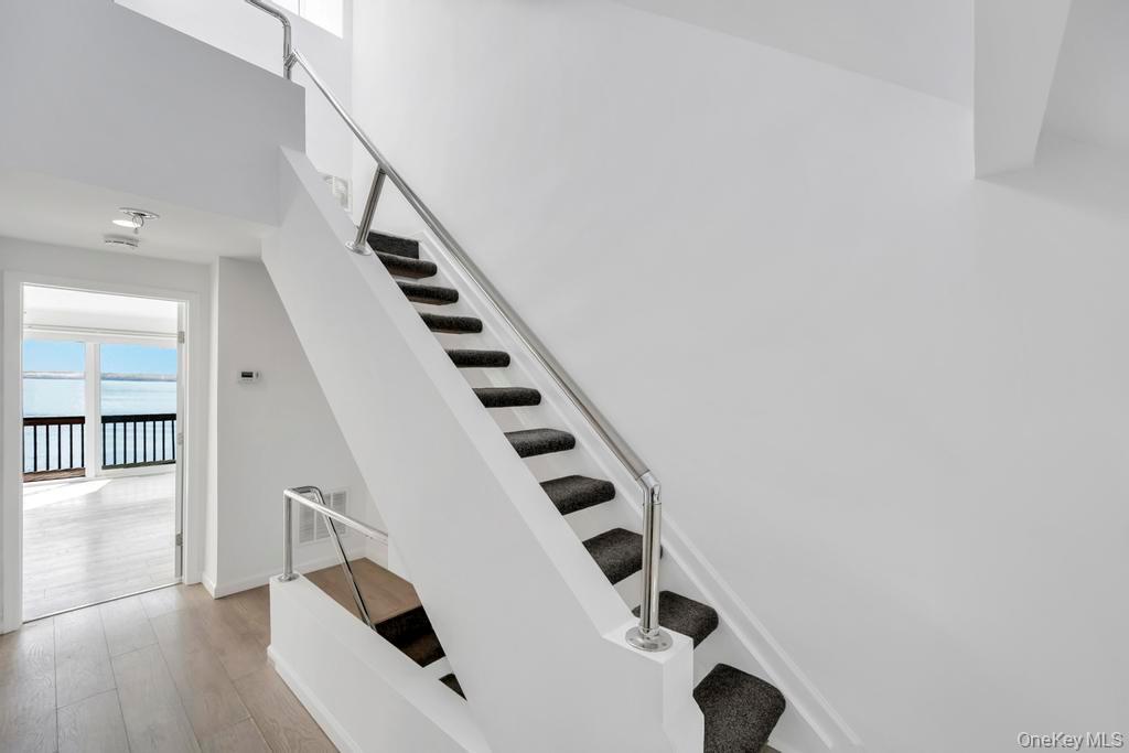 7 Waters Edge Unit: 7