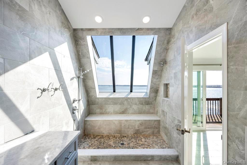 7 Waters Edge Unit: 7