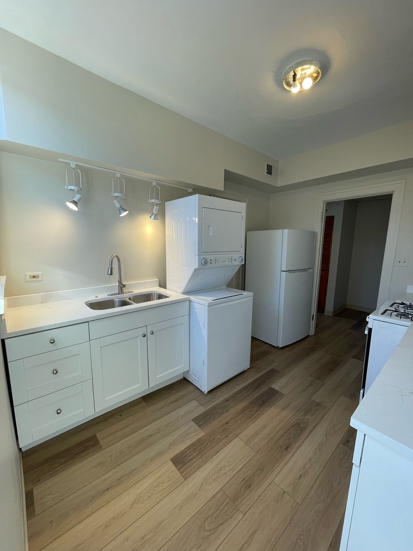 103 E 1 ST Street Unit: 2S