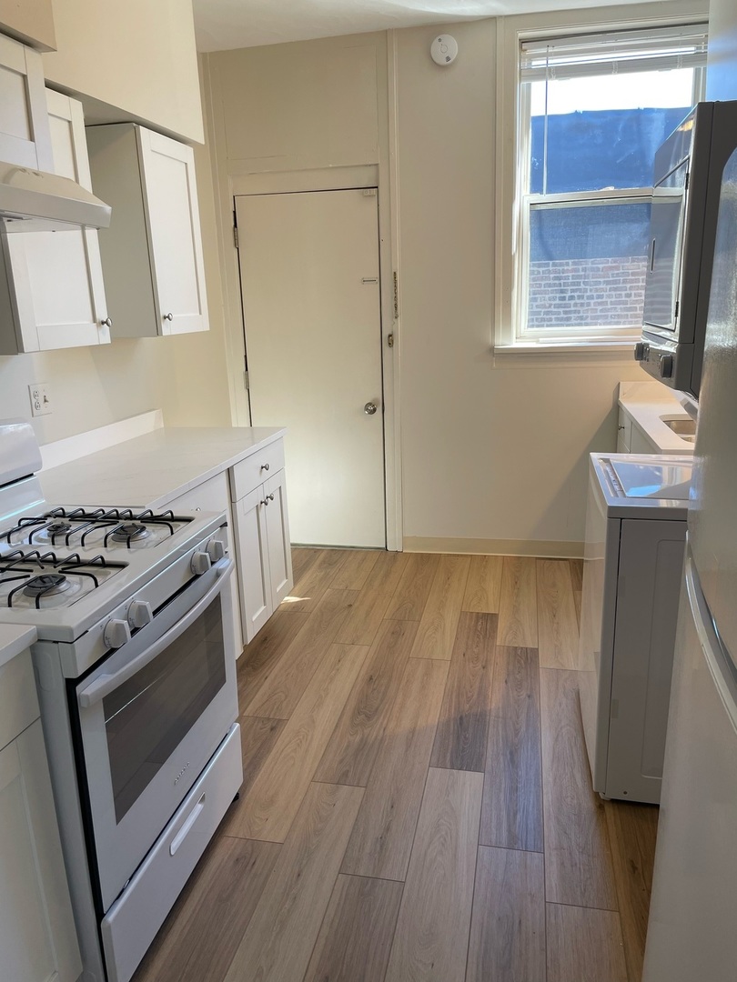 103 E 1 ST Street Unit: 2S