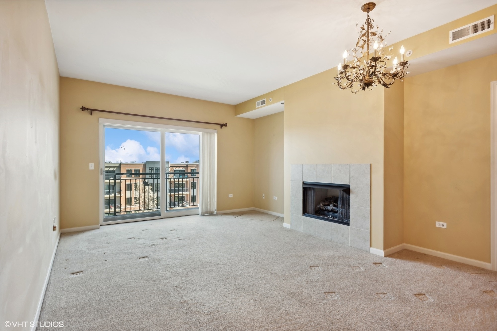135 S York Street Unit: 514
