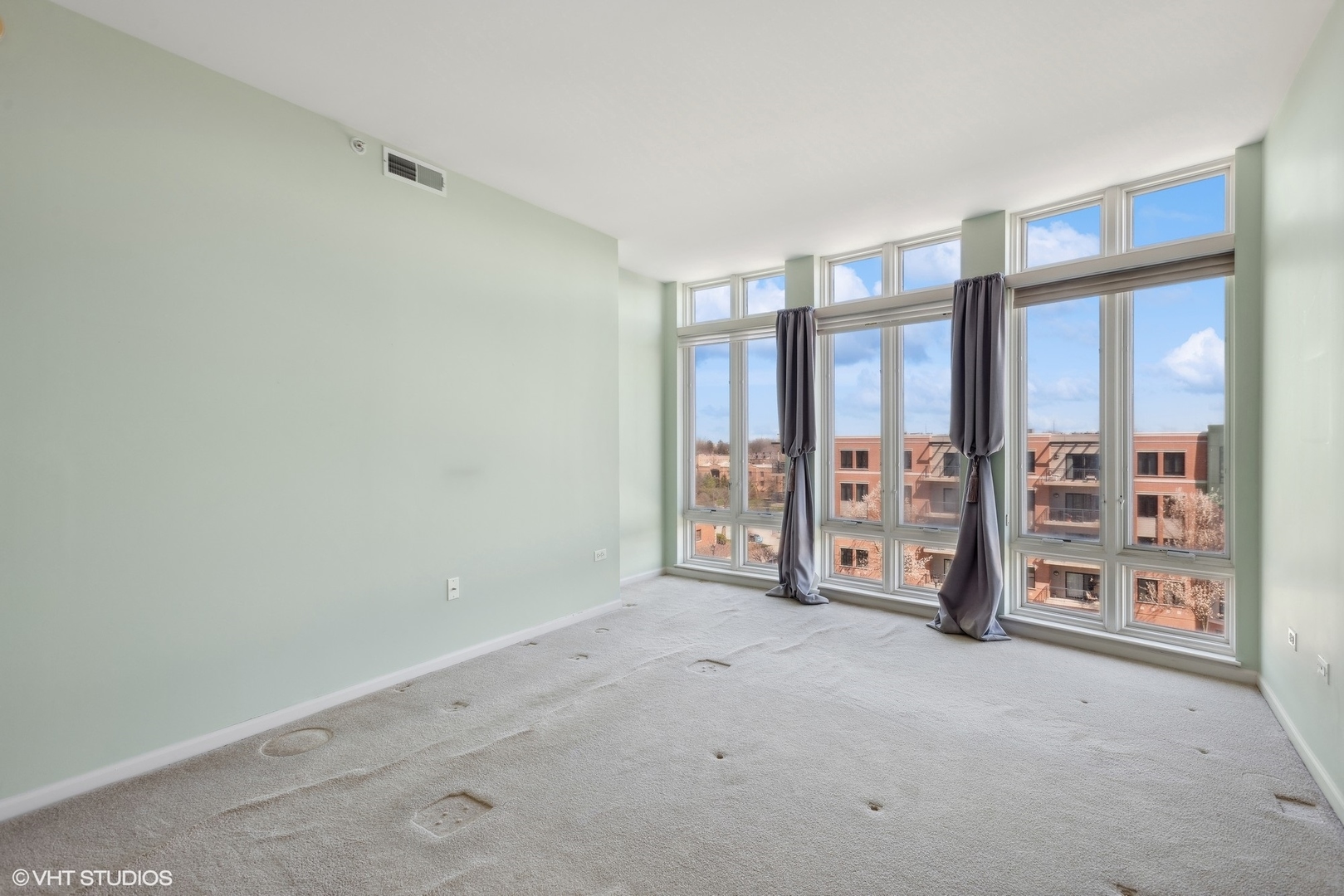 135 S York Street Unit: 514