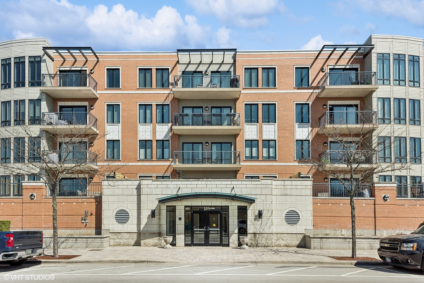 135 S York Street Unit: 514