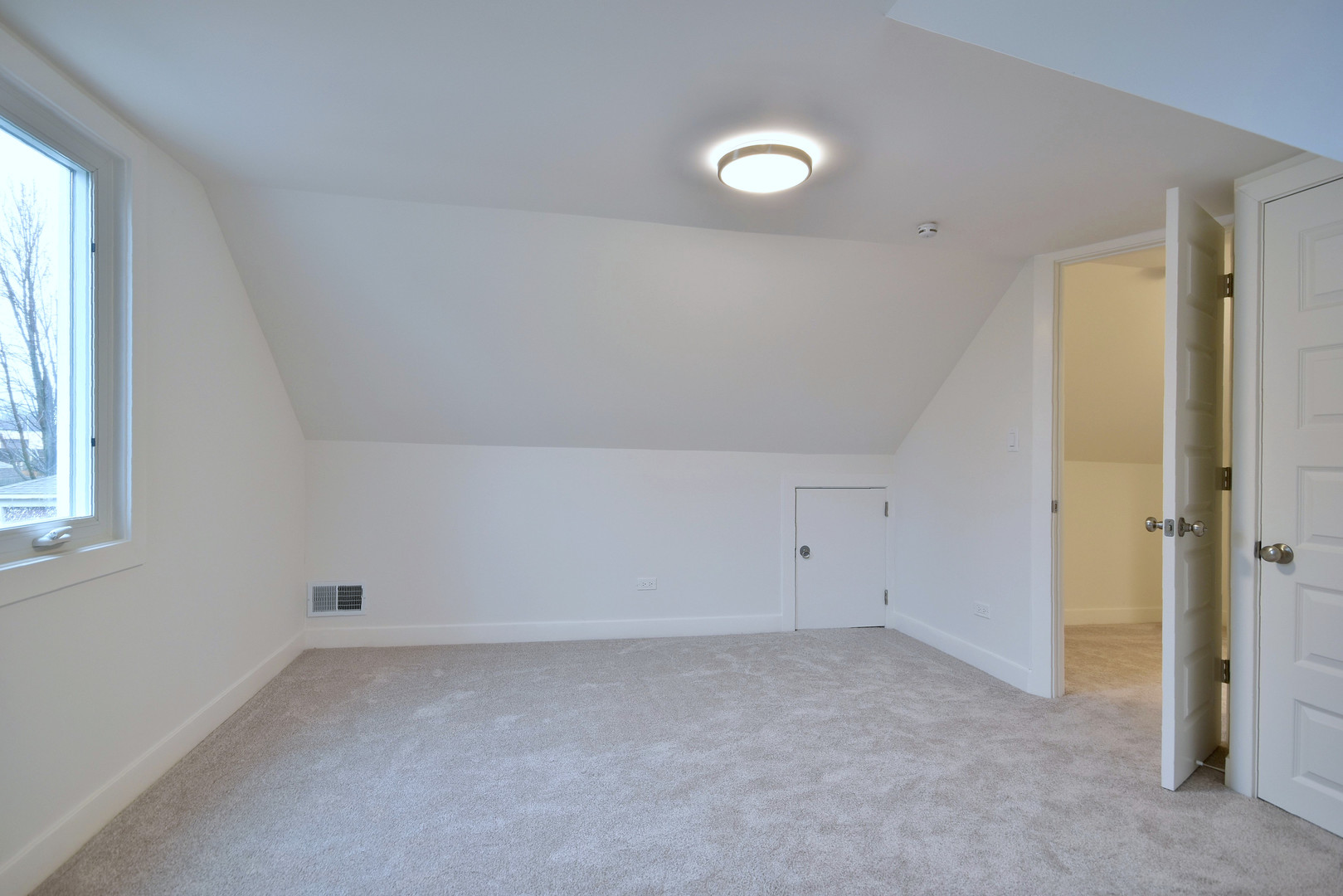 601 E Prairie Avenue