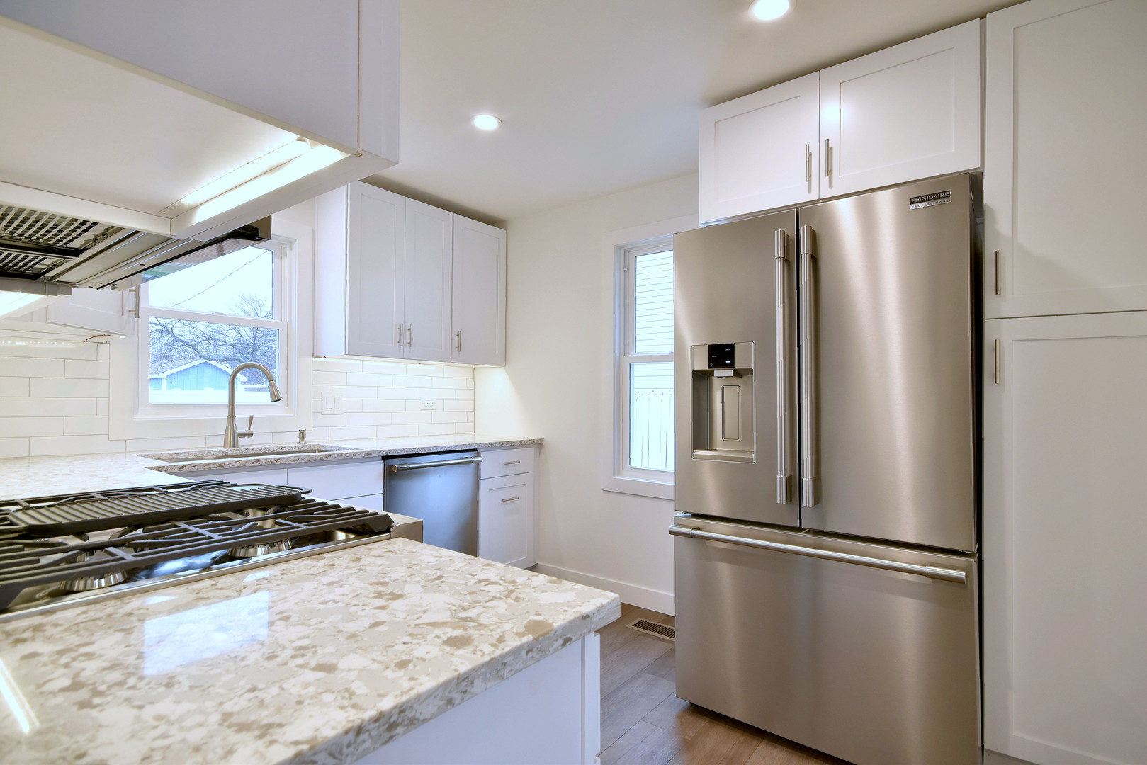 601 E Prairie Avenue