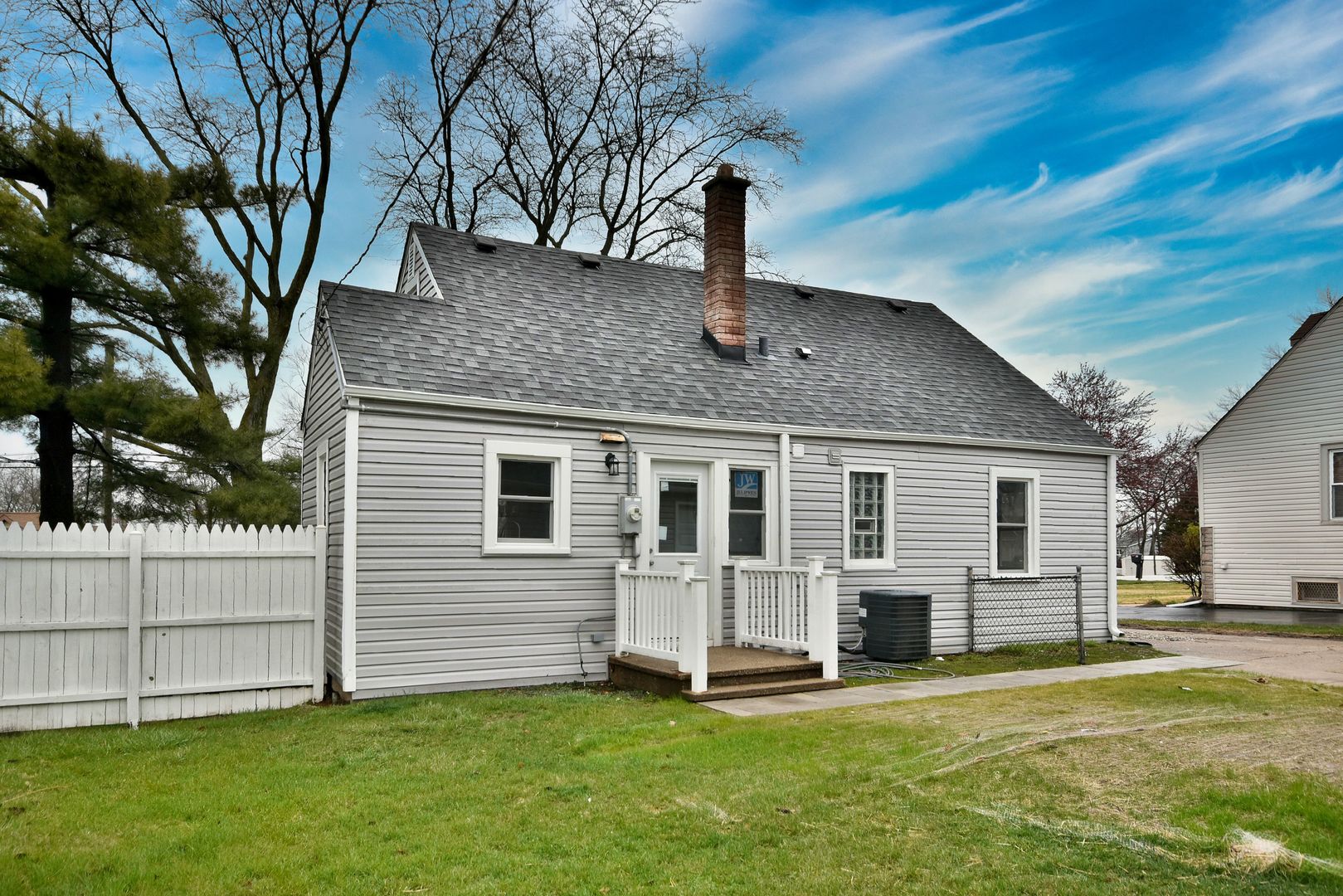 601 E Prairie Avenue