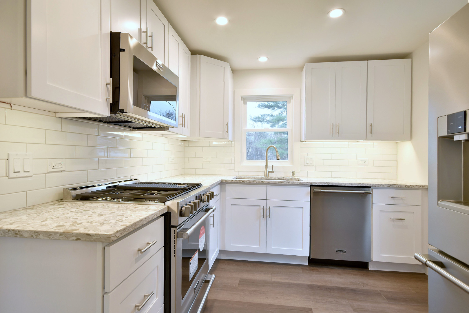 601 E Prairie Avenue