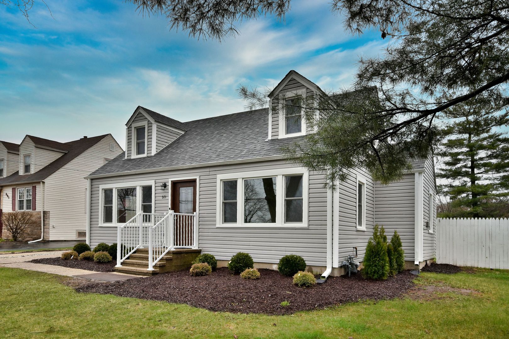 601 E Prairie Avenue