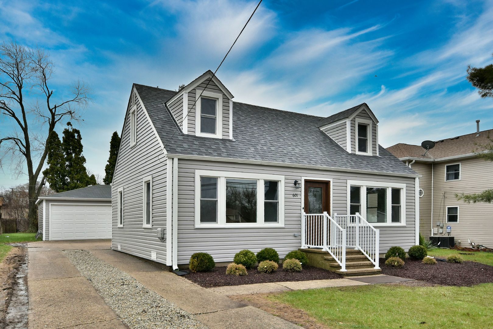 601 E Prairie Avenue