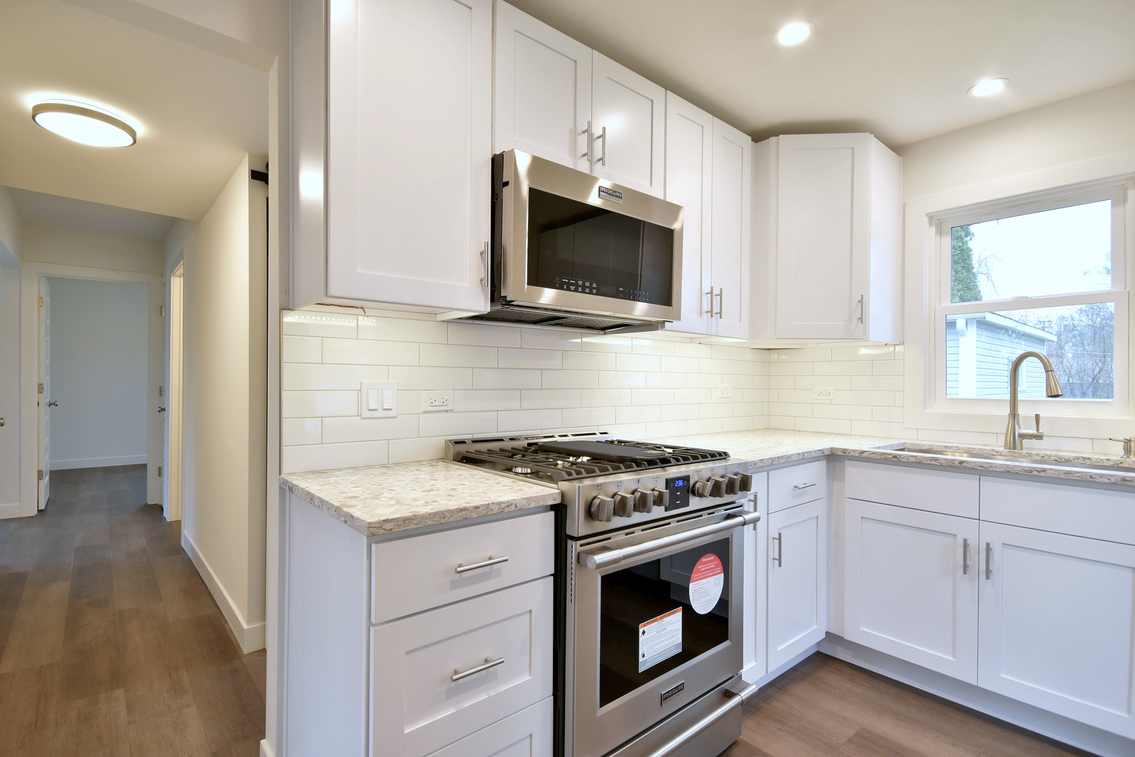 601 E Prairie Avenue