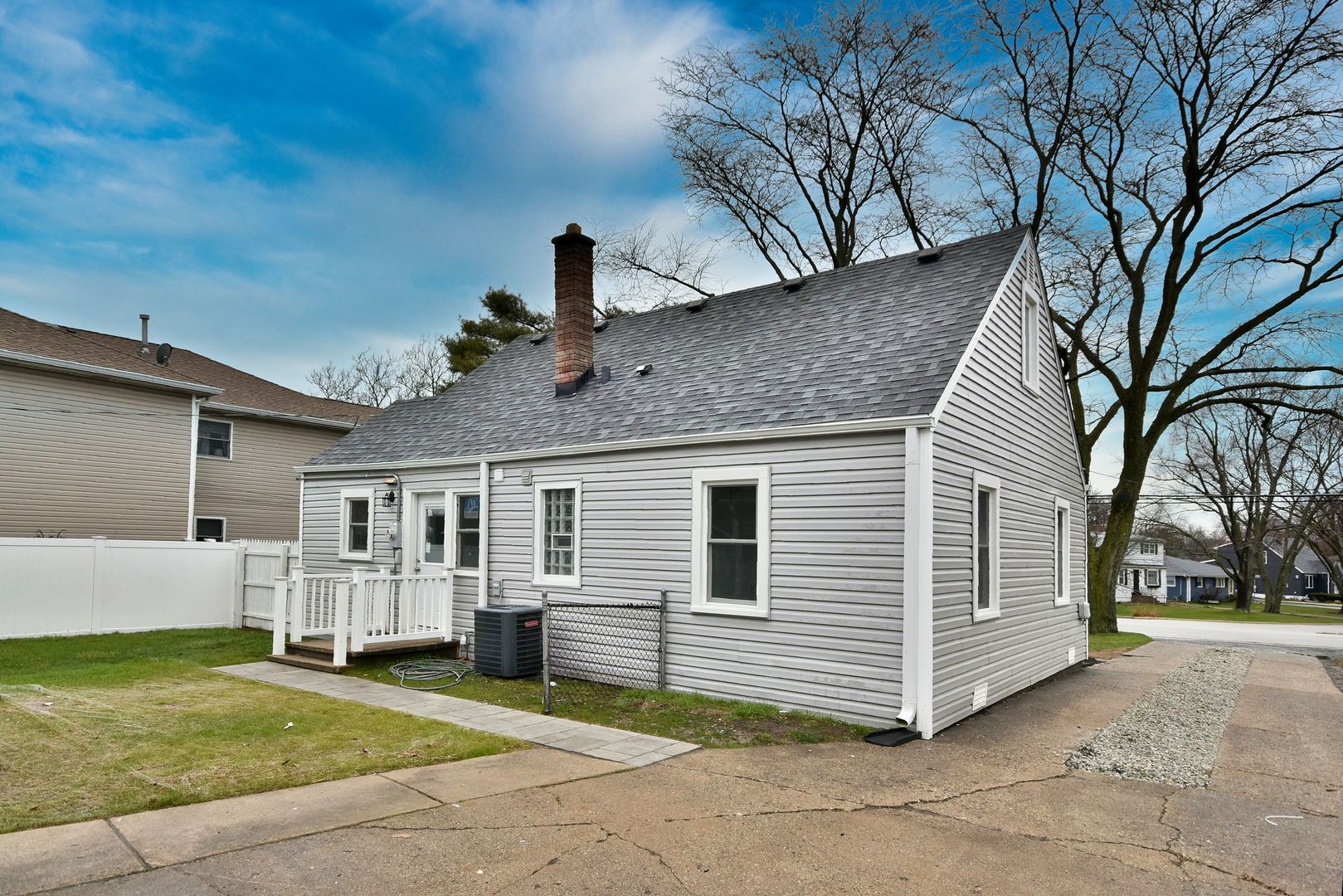 601 E Prairie Avenue