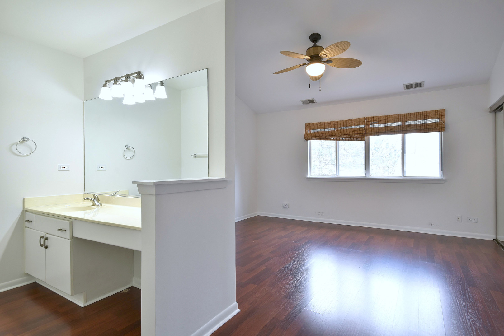 1134 E Addison Avenue