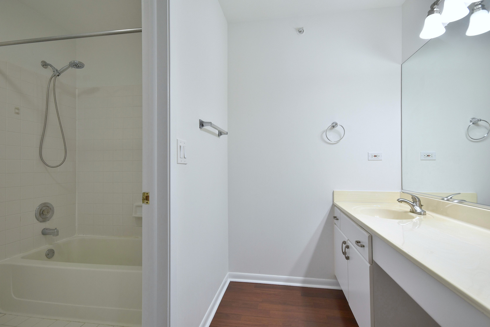 1134 E Addison Avenue