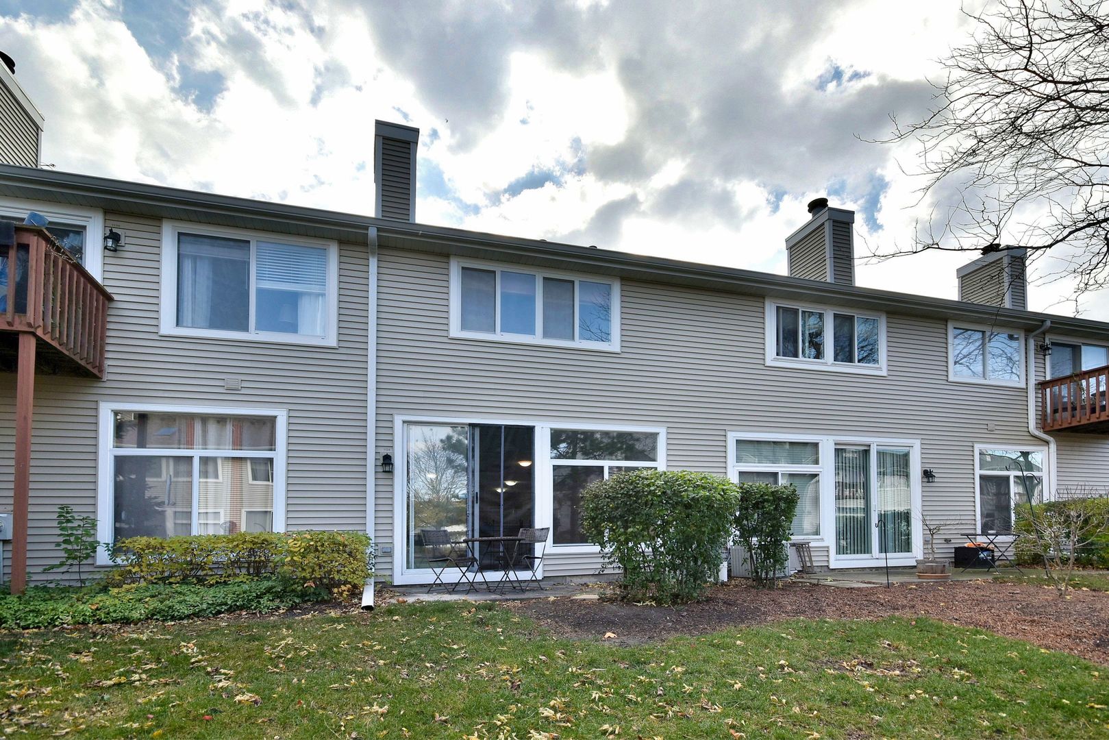 1134 E Addison Avenue