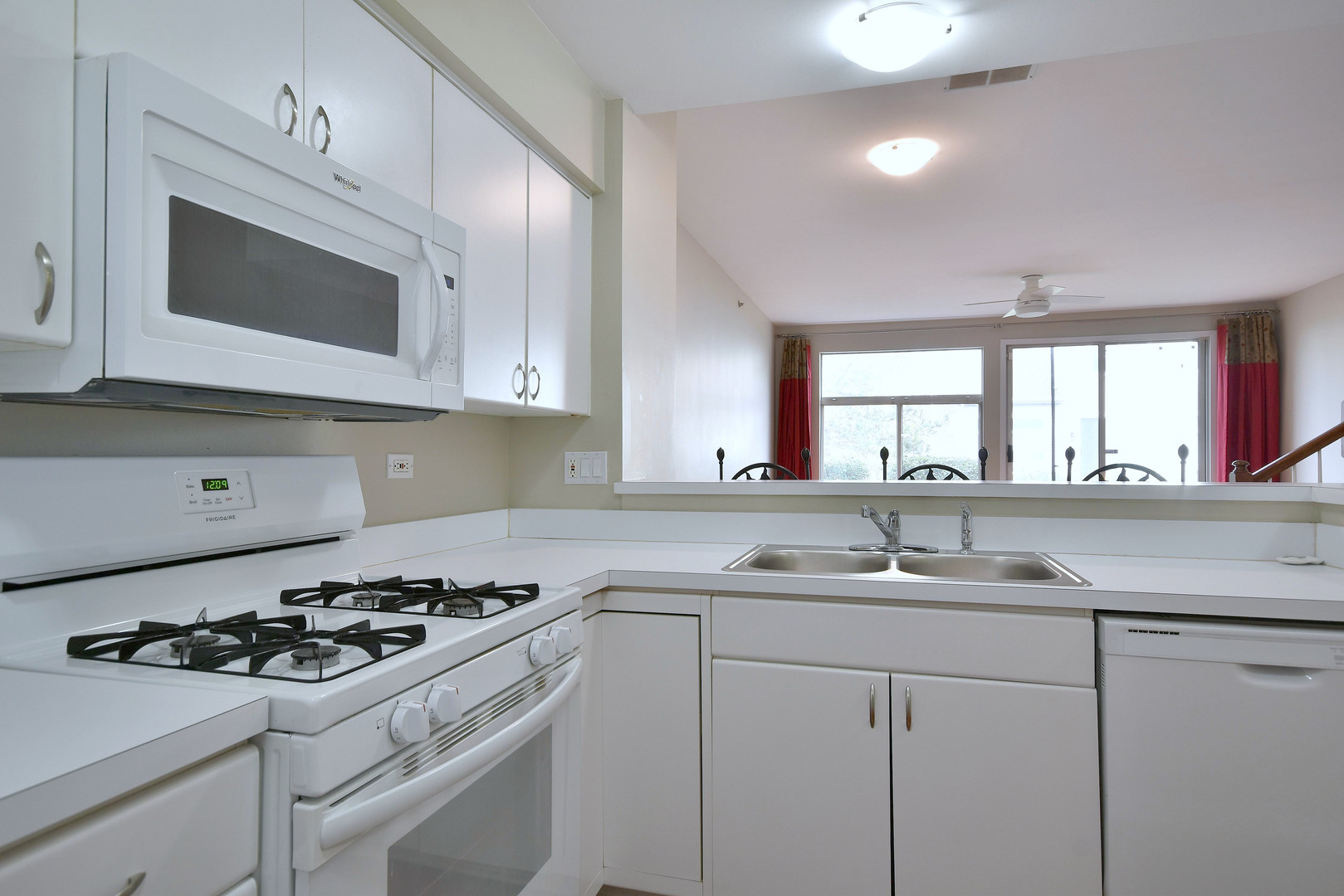 1134 E Addison Avenue