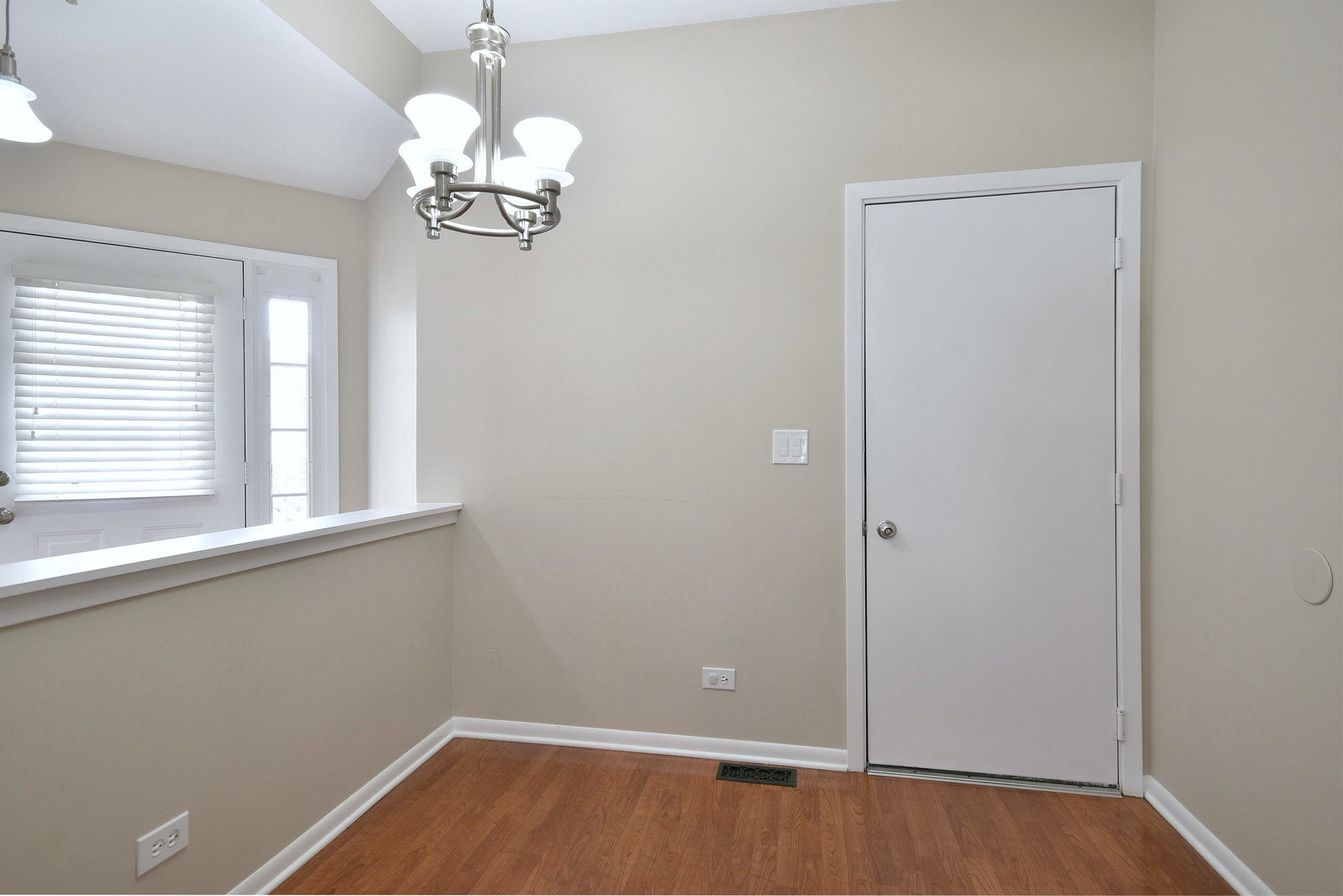 1134 E Addison Avenue