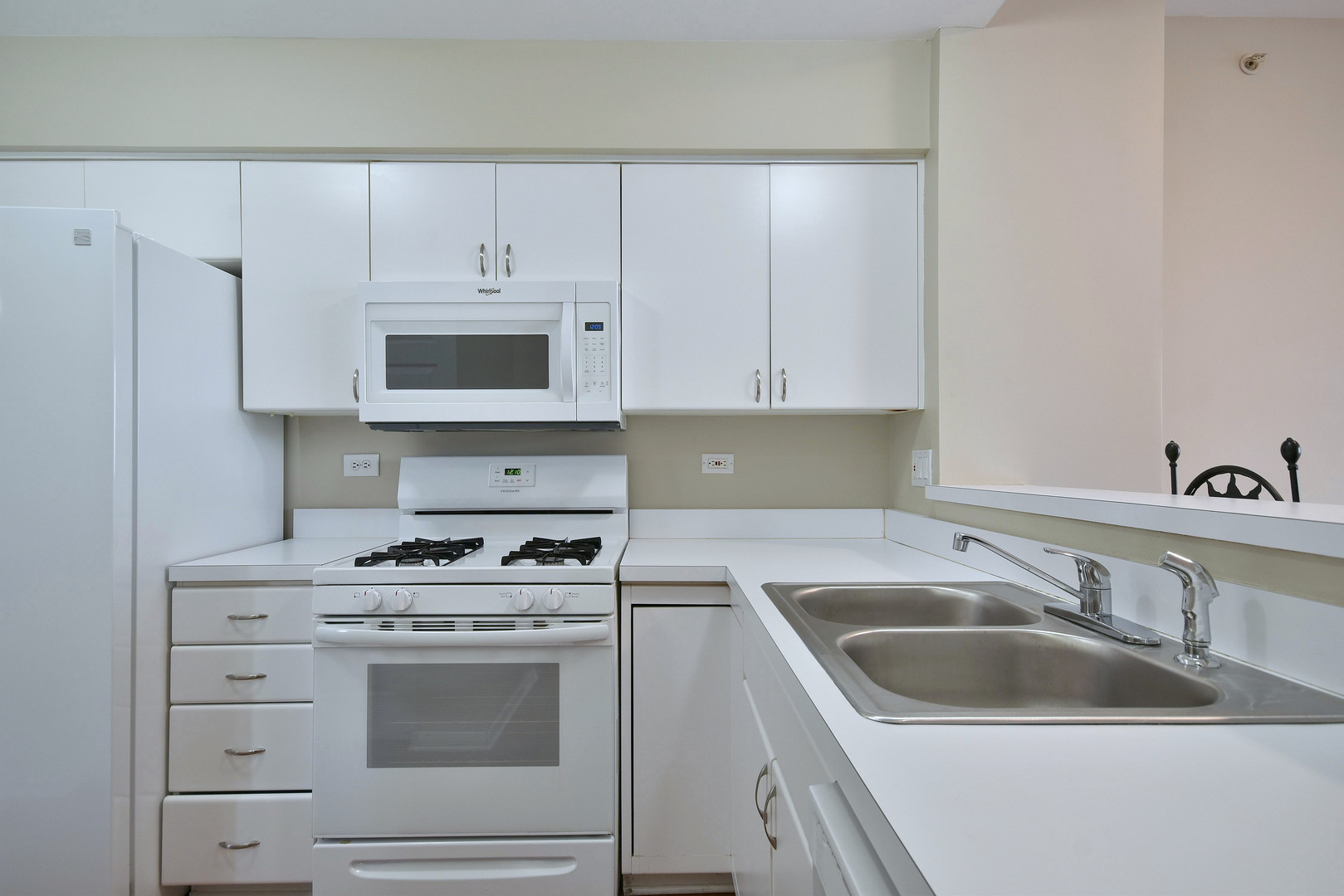 1134 E Addison Avenue