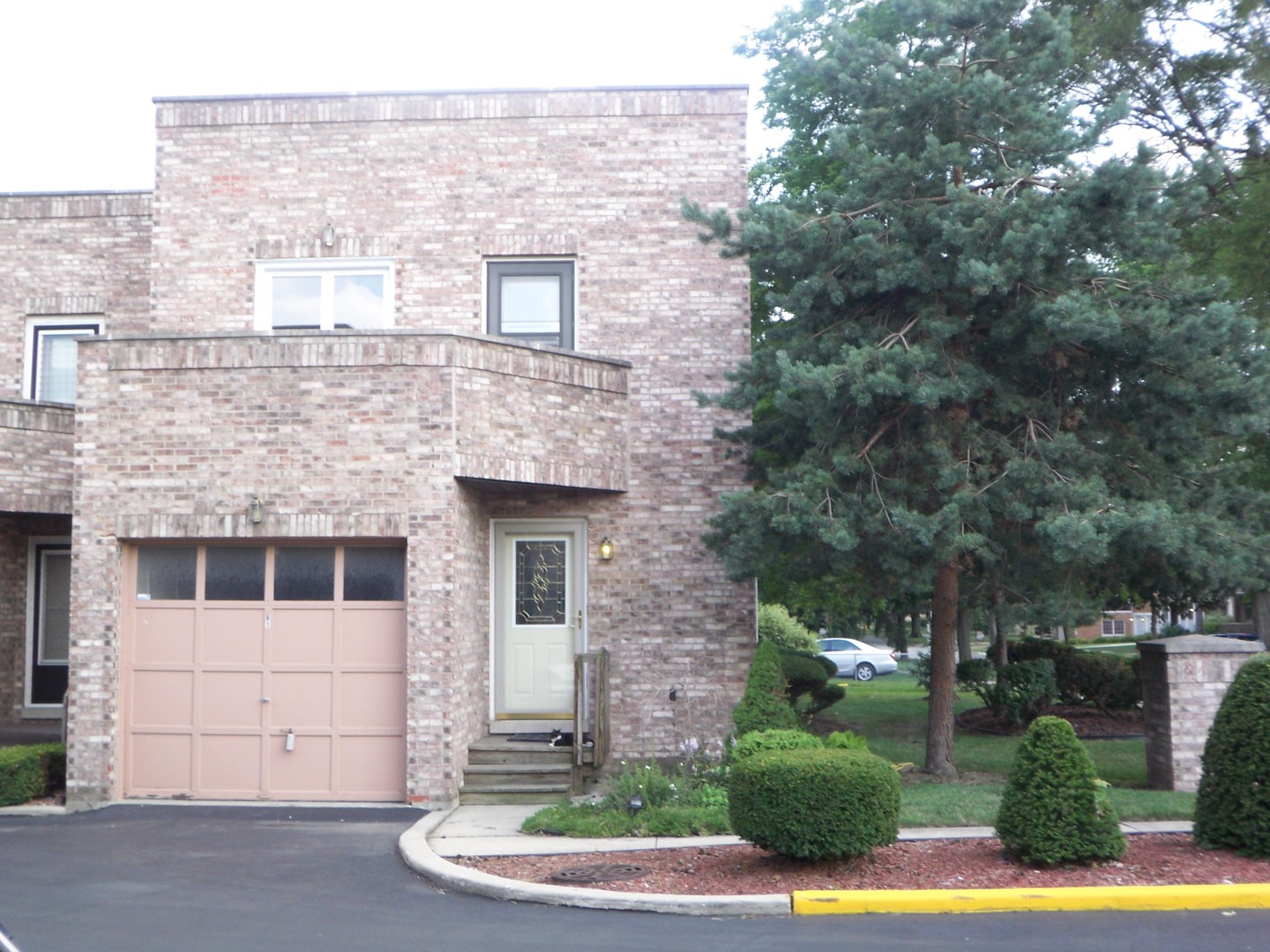 479 N Addison Avenue Unit: D