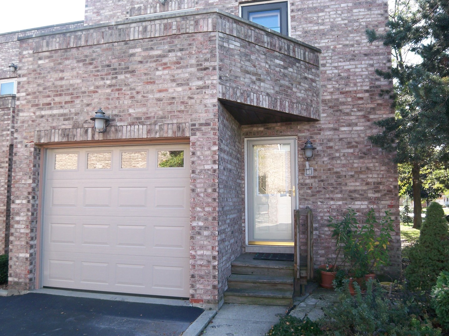 479 N Addison Avenue Unit: D
