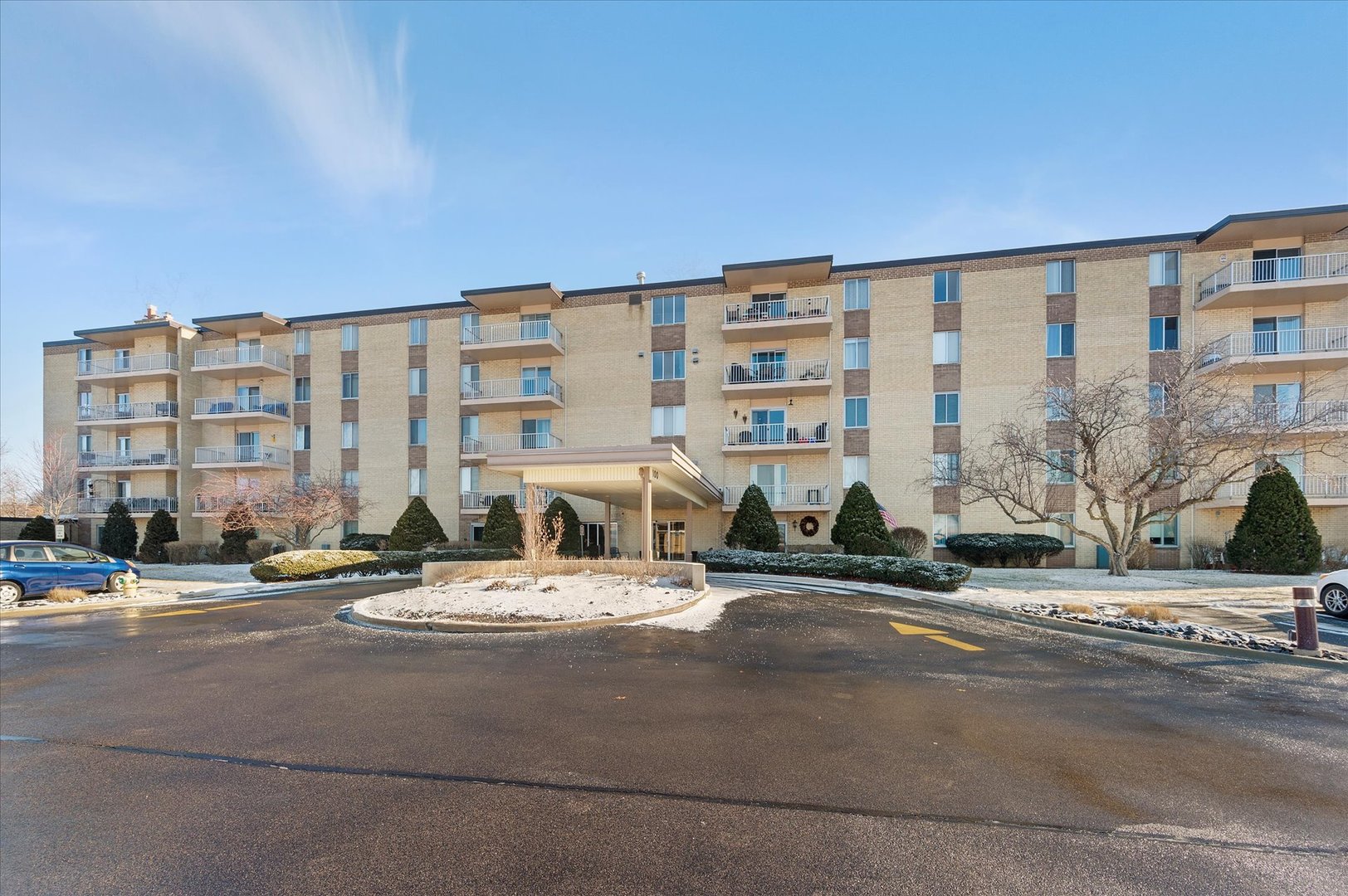 100 W Butterfield Road Unit: 412N