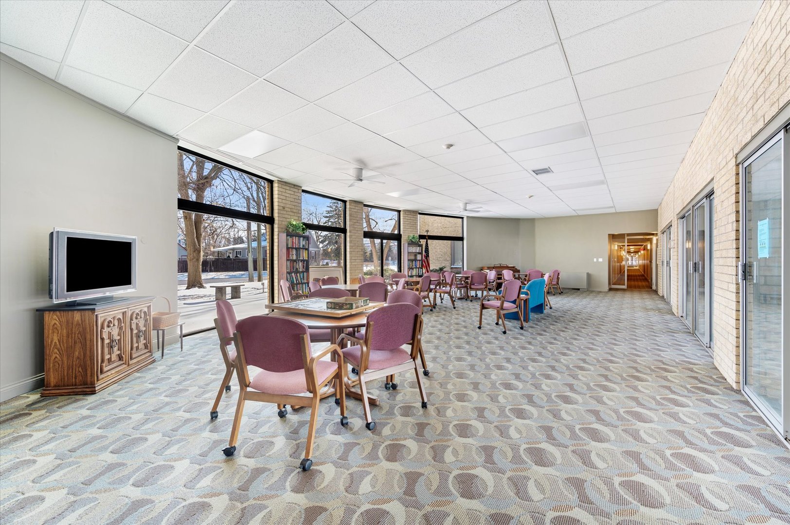 100 W Butterfield Road Unit: 412N