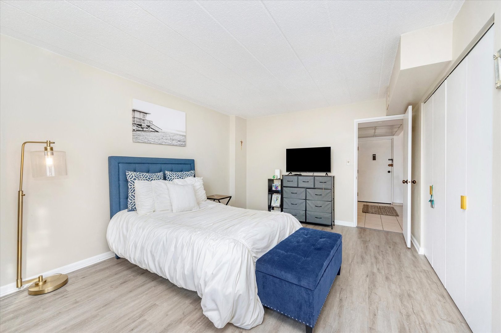 100 W Butterfield Road Unit: 412N