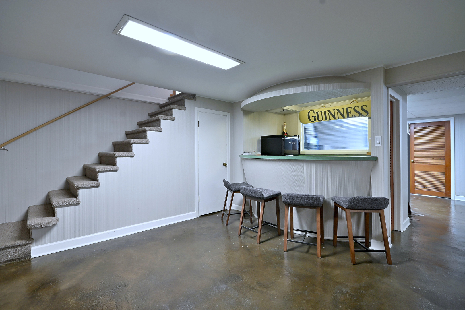 125 S Poplar Avenue
