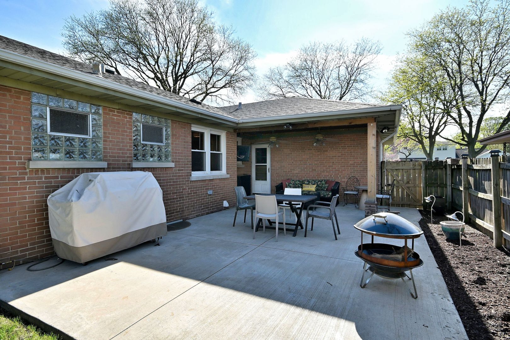 125 S Poplar Avenue