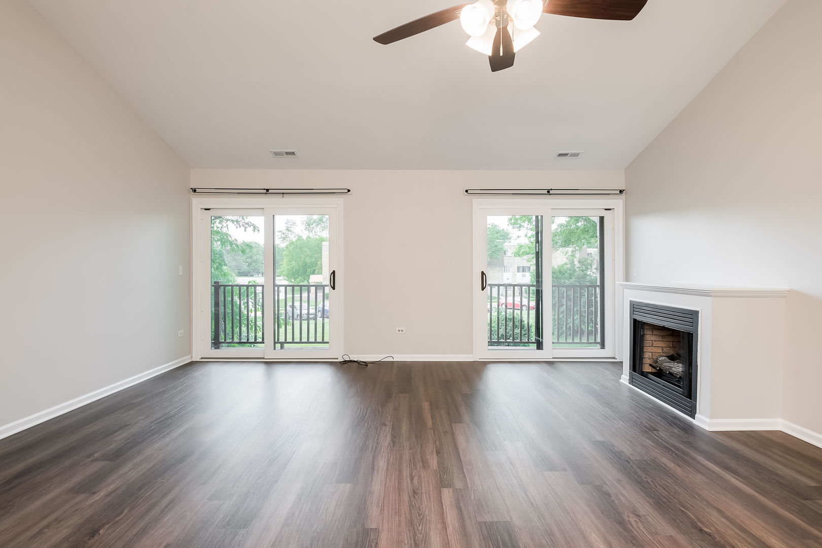 396 Sandhurst Circle Unit: 3