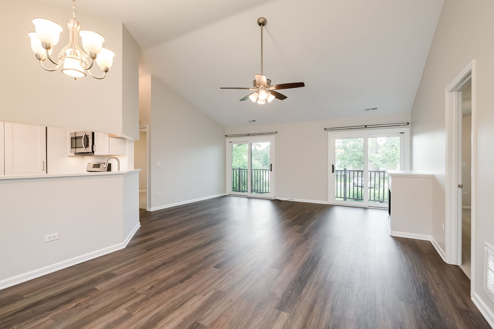 396 Sandhurst Circle Unit: 3