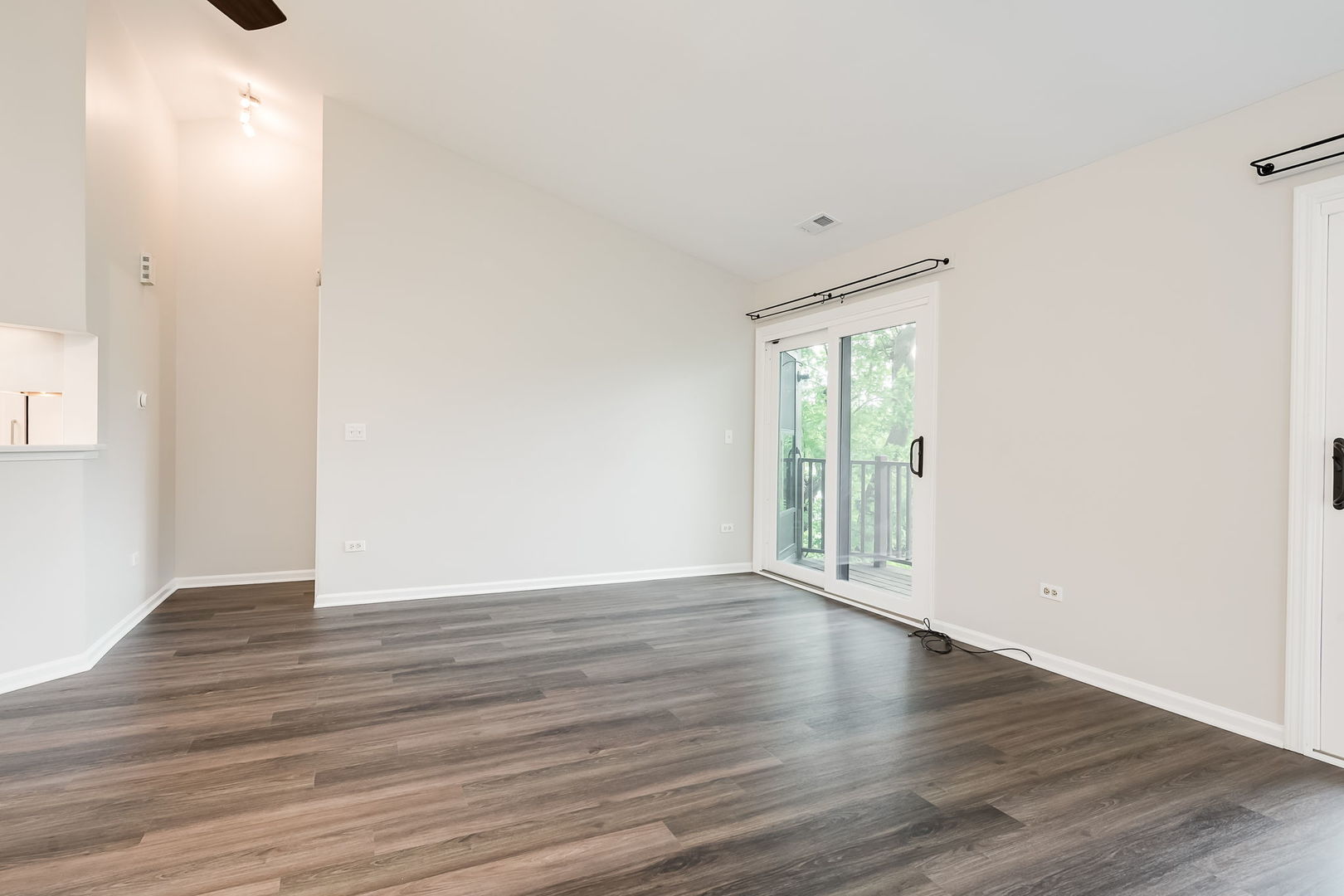 396 Sandhurst Circle Unit: 3