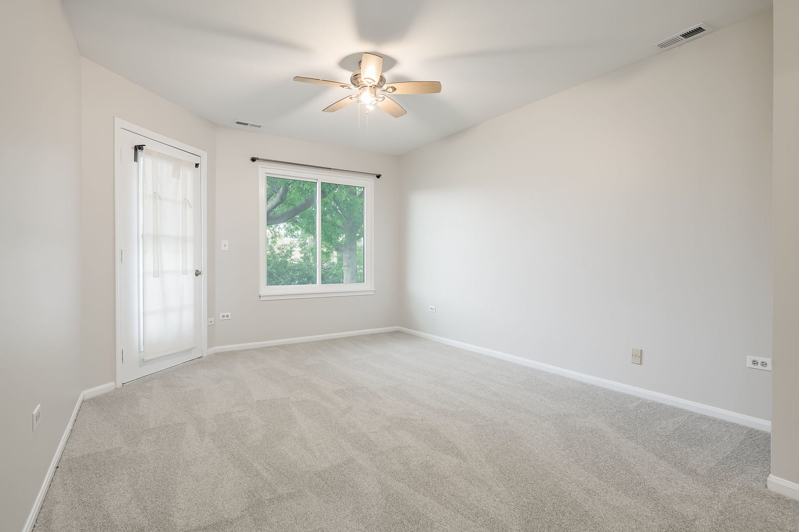 396 Sandhurst Circle Unit: 3