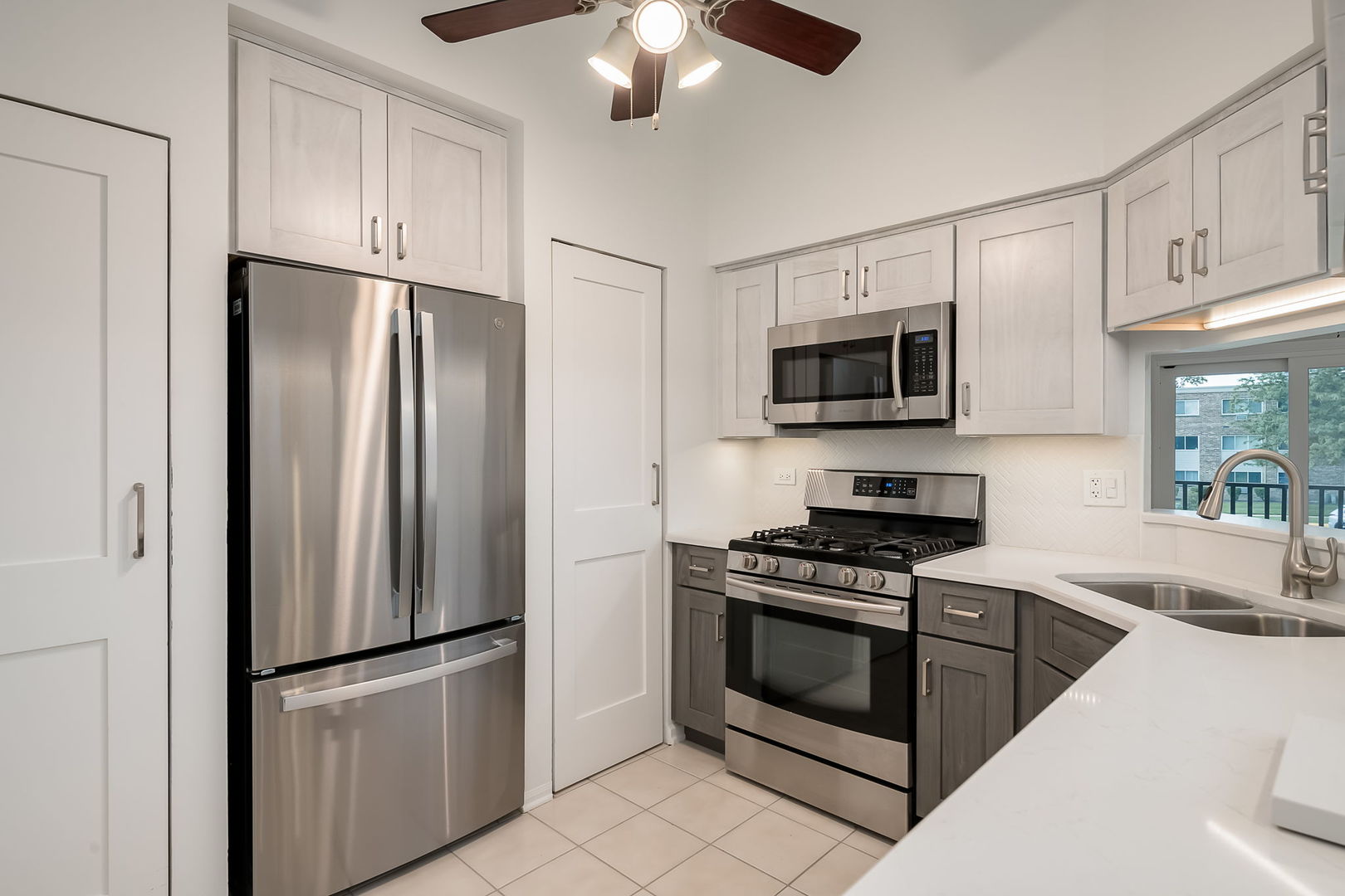 396 Sandhurst Circle Unit: 3