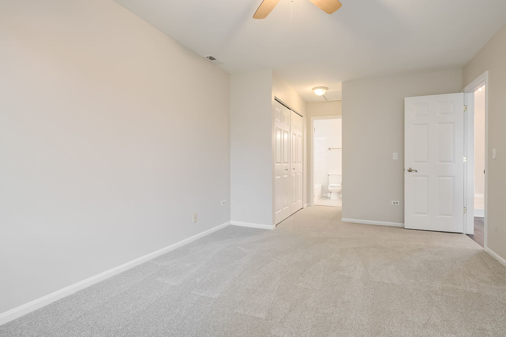 396 Sandhurst Circle Unit: 3