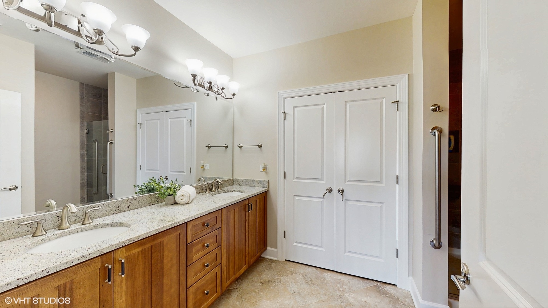 8 E Kennedy Lane Unit: 302