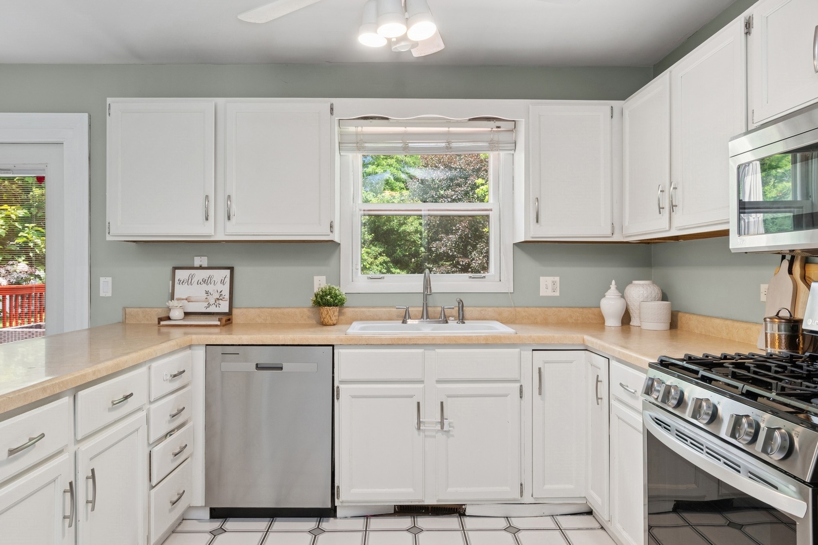 2212 Rosehill Court