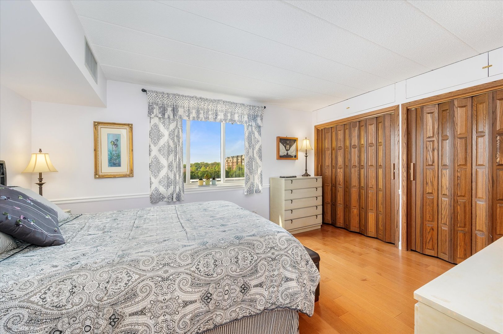 110 W Butterfield Road Unit: 314S