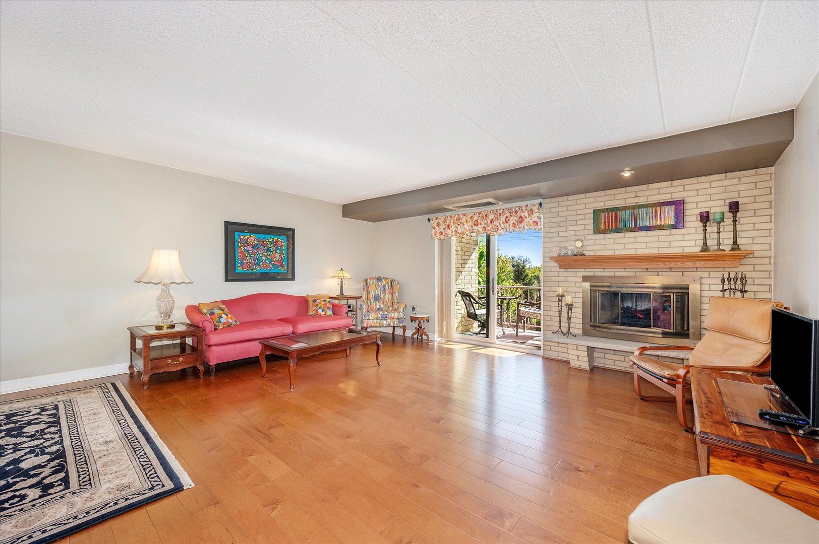 110 W Butterfield Road Unit: 314S